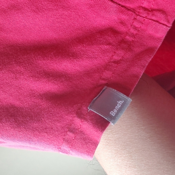 Red Bench Men's Tee Shirt, Medium - Picture 6 of 6